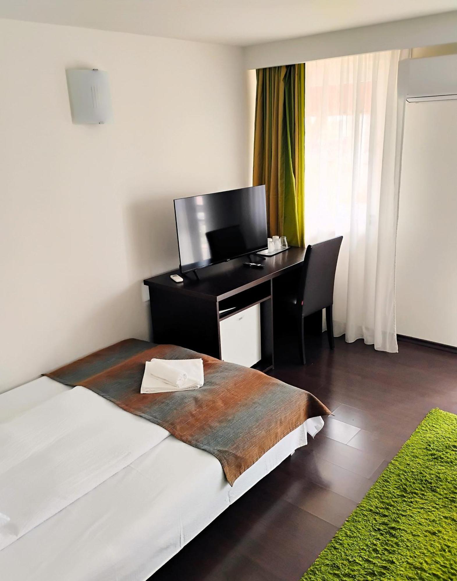 Pensiunea Carmen - Bikers Friendly Nest Sibiu Exterior photo